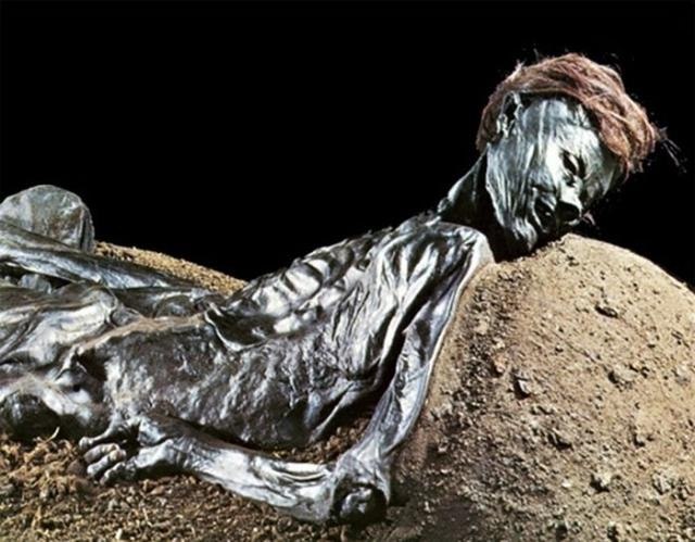 Болотная мумия человека из Гроболла
