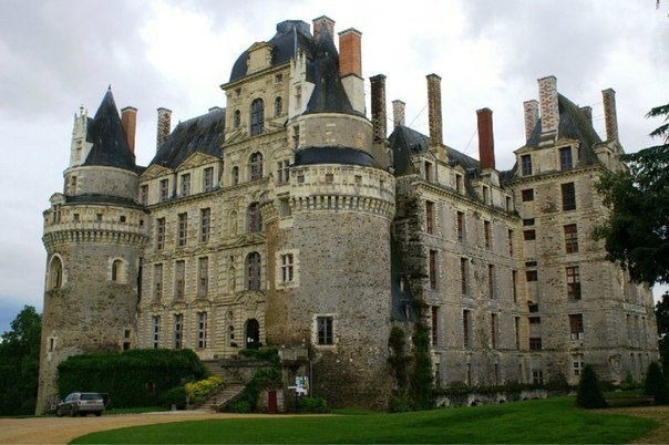Château de Brissac, замок с привидениями
