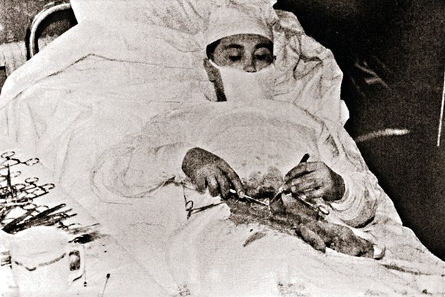 Хирург, который сам сделал себе операцию