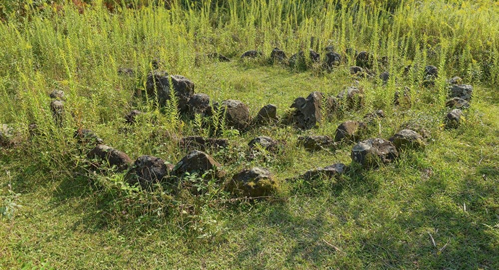 Храм солнца во дворе абхазской школы