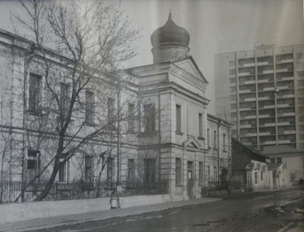 Извините, не могли бы вы впустить меня?