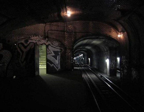 В тоннельной тьме