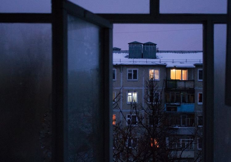 Вот почему лучше не выходить ночью на балкон